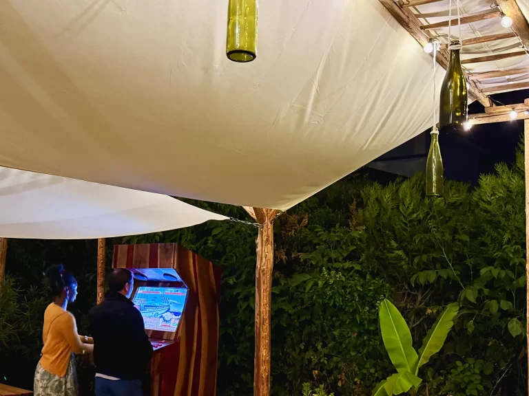 La terrasse du domaine Blanck de nuit pendant l'Afterwork Gourmand AGAT